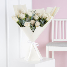 15 White Roses