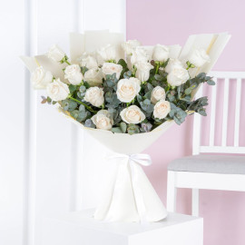 25 White Roses